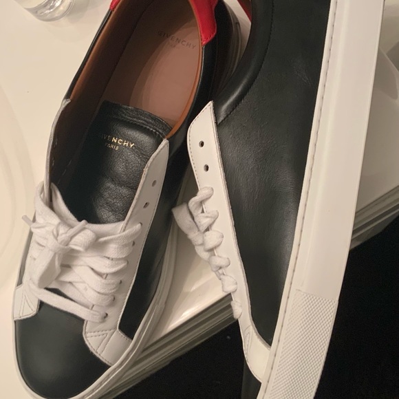 Givenchy sneakers size 11 - Picture 4 of 4